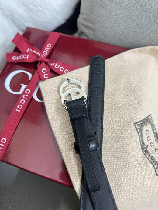 腰缠万贯~GUCCI古驰 经典2cm压花双G女士腰带 经典百搭的一款 可以配裙子，牛仔裤等等 好的配饰让穿搭效果翻倍!! 商品图8