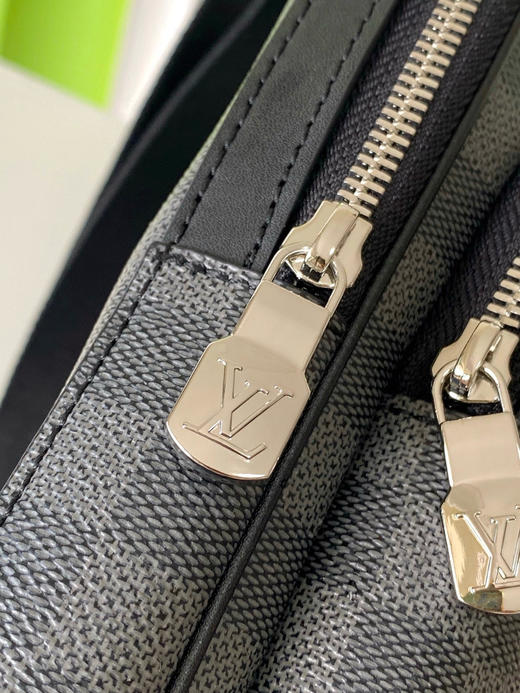 夏季特惠💰780 原单LV N45302 尺寸：20×31×7cm AUENUE NM 黑格单肩胸包 变码芯片 商品图6