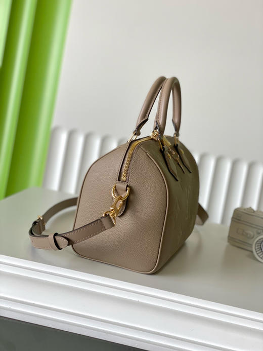 夏季特惠💰1050 原单LV M59273 尺寸：25×19×15cm SPEEDY 全皮枕头包 变码芯片 商品图1