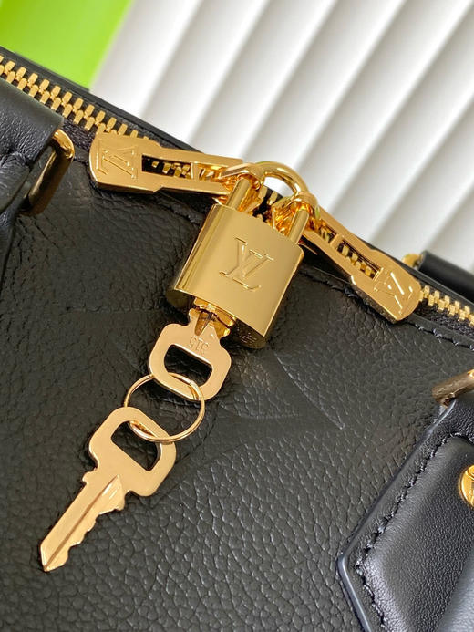 夏季特惠💰1050 原单LV M58951 尺寸：25×19×15cm SPEEDY 全皮枕头包 变码芯片 商品图5