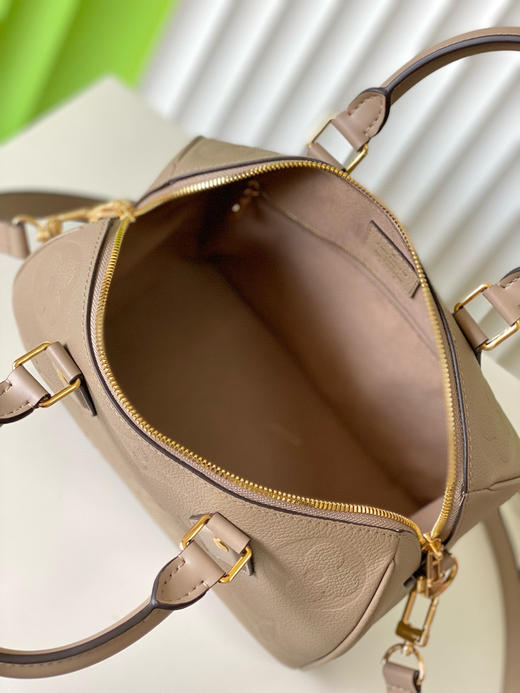 夏季特惠💰1050 原单LV M59273 尺寸：25×19×15cm SPEEDY 全皮枕头包 变码芯片 商品图7