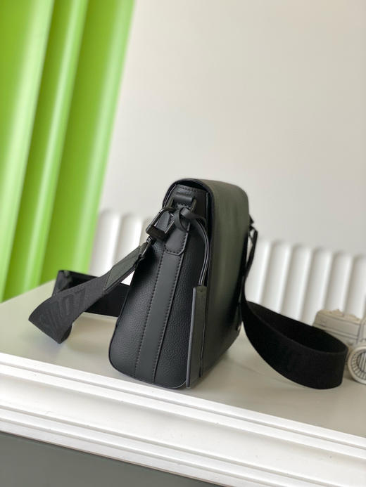 夏季特惠💰850 原单LV M57080 尺寸：28×24×10cm TAKEOFF 全皮邮差包 变码芯片 商品图1