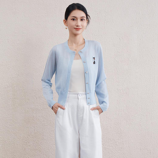 「自」全新升级【铂金会员284/天猫379/差价95】(44441)洛诗琳气质小猫刺绣针织上衣2025秋季百搭显瘦针织开衫女 商品图0