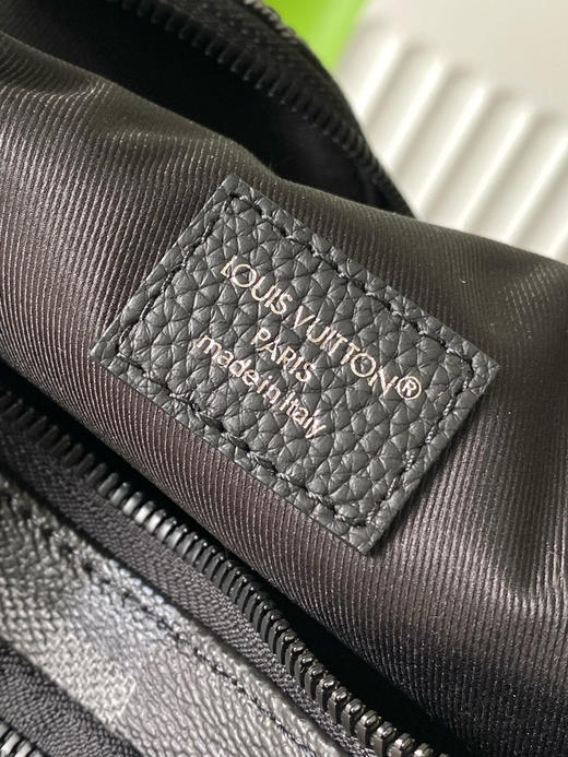 夏季特惠💰760 原单LV M14920 尺寸：30×15×8cm RUSH 黑格迷彩腰包 变码芯片 商品图8