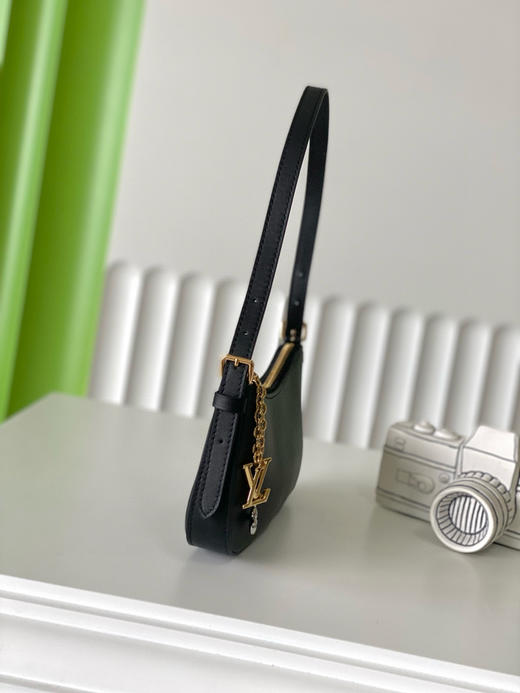 夏季特惠💰760 原单LV M25525 尺寸：23×10×4cm Pochette LV Bloom 腋下包 变码芯片 商品图1