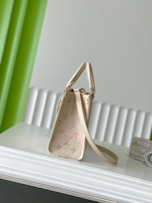 夏季特惠💰880 原单LV M25770 尺寸：25×19×11.5cm ONTHEGO 全皮四方包 变码芯片 商品图1