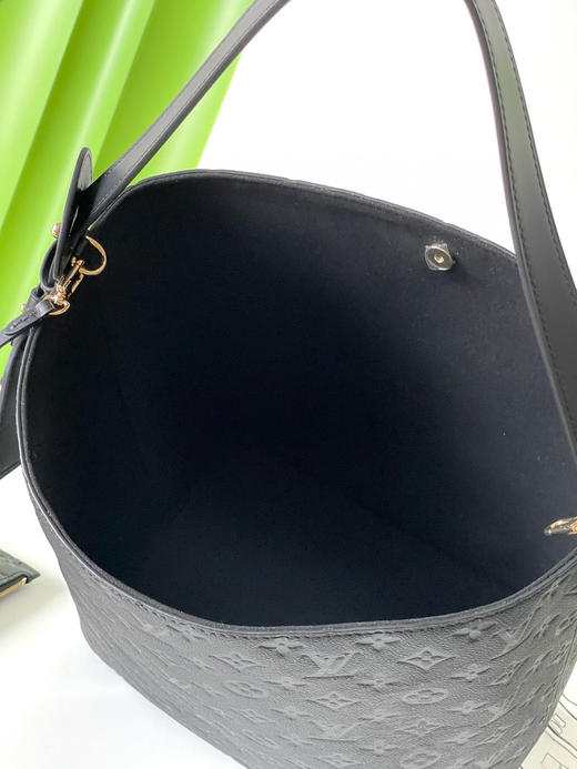 夏季特惠💰930 原单LV M13044 尺寸：31×26×18cm ALL IN 大号全皮水桶包 变码芯片 商品图8