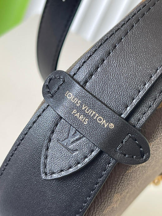 夏季特惠💰780 原单LV M15056 尺寸：28.5×19×5cm COOKIE BB 老花链条包 变码芯片 商品图6