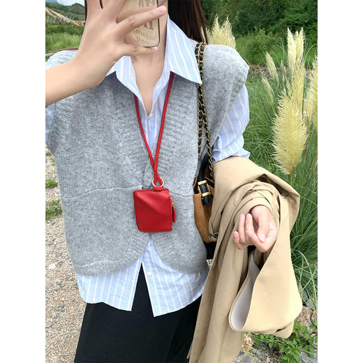 <曾小咸推荐>3.19现货秒杀 ！微信超特价！韩系纯色V领毛织背心 日常129.99 立减70 秒杀59.99！！ 蓝白条纹衬衫 秒杀89.99！卡其色中长款风衣 秒杀169.99！！ 商品图1