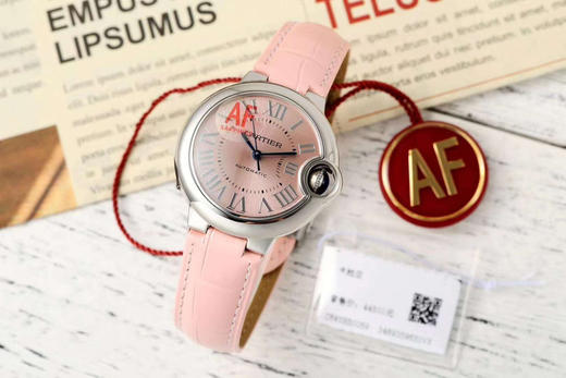 AF——卡地亚33mm蓝气球系列腕表
【表壳】直径33毫米，原装一致！精钢材质表壳，最顶级蓝宝水晶镜面月牙开口一模一样。全部可与原装正品手表零件互换！精细无比！整个手表基于正品原版开模的copy版本❕ 商品图9