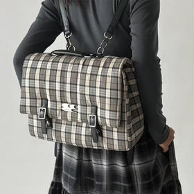 很好搭的双肩公文包