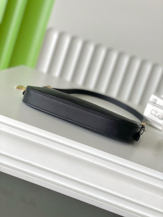 夏季特惠💰760 原单LV M25525 尺寸：23×10×4cm Pochette LV Bloom 腋下包 变码芯片 商品图3