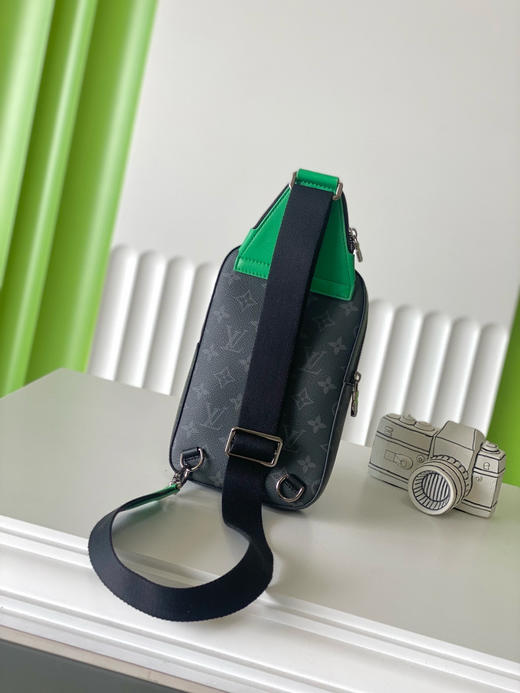 夏季特惠💰750 原单LV M25891 尺寸：30×16×5.7cm AUENUE 黑花单肩胸包 变码芯片 商品图1