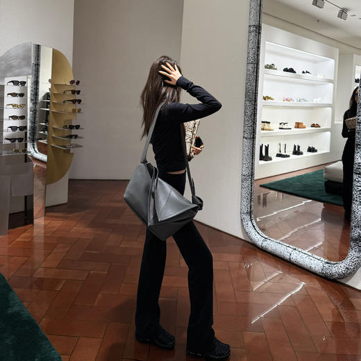 ROMI STUDIO“时尚单品”复古牛皮三角翻盖单肩斜跨包RWCLP32103 商品图3