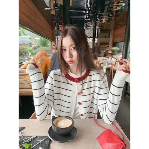 <曾小咸推荐>早秋慵懒风撞色条纹百搭毛衣开衫！ 商品图0