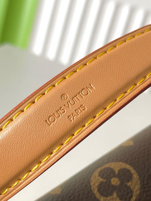 夏季特惠💰720 原单LV M83298 尺寸：19×10.5×6cm NANO DIANE 迷你法棍包 变码芯片 商品图6