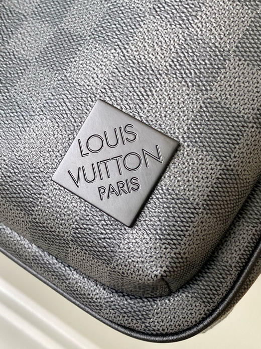 夏季特惠💰780 原单LV N45302 尺寸：20×31×7cm AUENUE NM 黑格单肩胸包 变码芯片 商品图4