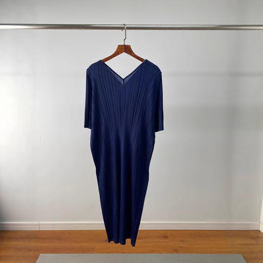 褶皱V领连衣裙！ 25年夏新款气质中长款对叠袖百褶裙大码宽松款！ 商品图4