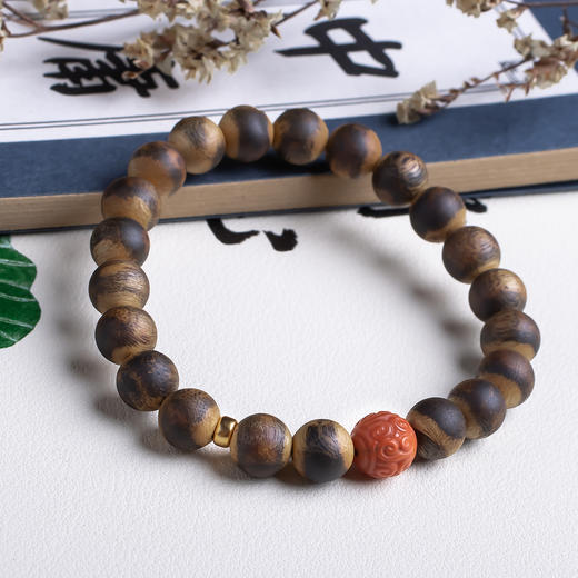 xy0539虎斑纹沉香+南红回纹珠手串 商品图3