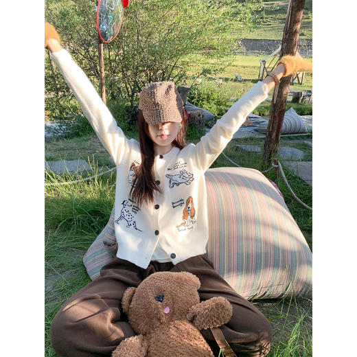 <曾小咸推荐>韩系童趣小狗狗绣花排扣毛衣 商品图1