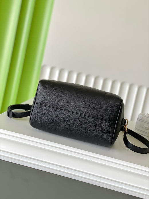 夏季特惠💰1050 原单LV M58951 尺寸：25×19×15cm SPEEDY 全皮枕头包 变码芯片 商品图3