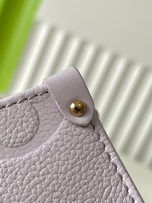 夏季特惠💰980 原单LV M15192 尺寸：25×13×10cm ONTHEGO 全皮四方包 变码芯片 商品图6