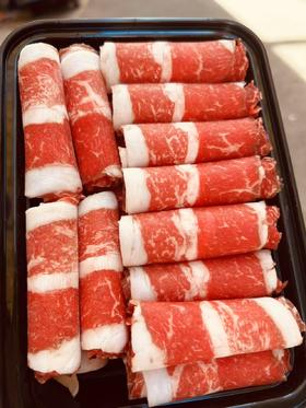 澳洲全血和牛肥牛肉卷  和牛哦！整条肉片割而成，横竖随机切。杜绝合成肉，卷卷分明，雪花美丽，肥瘦得宜，细嫩鲜美。