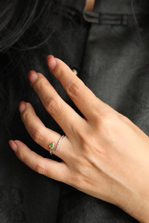 天然沙弗莱纯银镶嵌蛇形开口戒指 售完无 商品图1