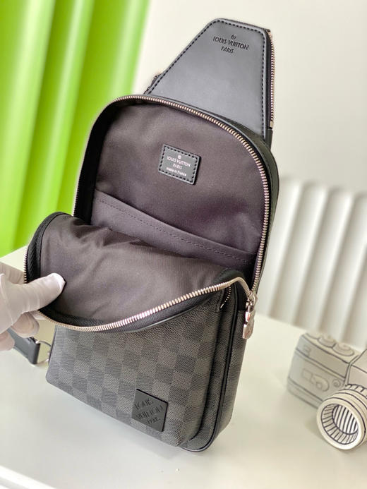 夏季特惠💰780 原单LV N45302 尺寸：20×31×7cm AUENUE NM 黑格单肩胸包 变码芯片 商品图7