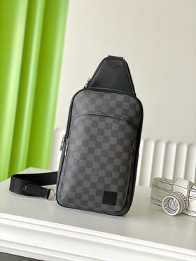 夏季特惠💰780 原单LV N45302 尺寸：20×31×7cm AUENUE NM 黑格单肩胸包 变码芯片