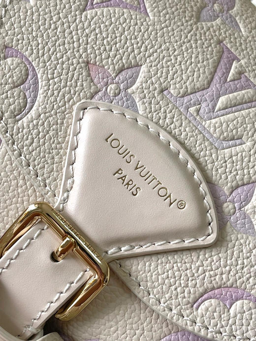 夏季特惠💰1120 原单LV M15113 尺寸：20×22×14cm BACKUP 全皮双肩包 变码芯片 商品图4