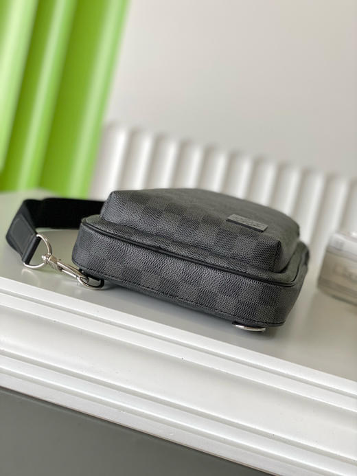 夏季特惠💰780 原单LV N45302 尺寸：20×31×7cm AUENUE NM 黑格单肩胸包 变码芯片 商品图3