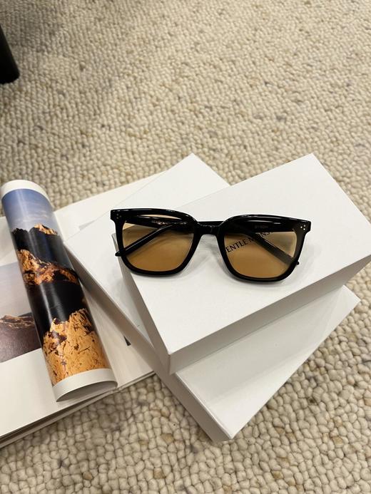 GM By Row墨镜 2025Collection来啦🕶️ 方形中框，线条流畅柔和 男女同款 干练又时尚！ 商品图4
