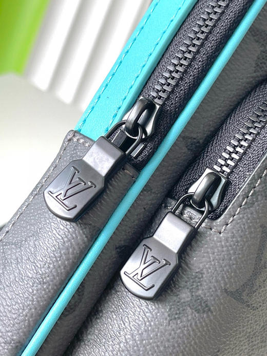 夏季特惠💰780 原单LV M11703 尺寸：30×16×5.7cm AUENUE 灰花单肩胸包 变码芯片 商品图5