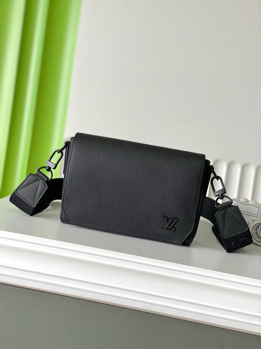 夏季特惠💰800 原单LV M24769 尺寸：22×16.5×7cm TAKEOFF 全皮邮差包 变码芯片 商品图0