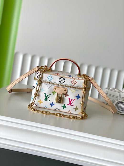 夏季特惠💰780 原单LV M13662 尺寸：19x11.5x6.5cm VANITY CHAIN 化妆包 变码芯片 商品图0