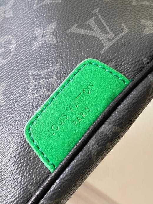夏季特惠💰730 原单LV M25924 尺寸：44×15×9cm DISCOVERY 黑花腰包 变码芯片 商品图4