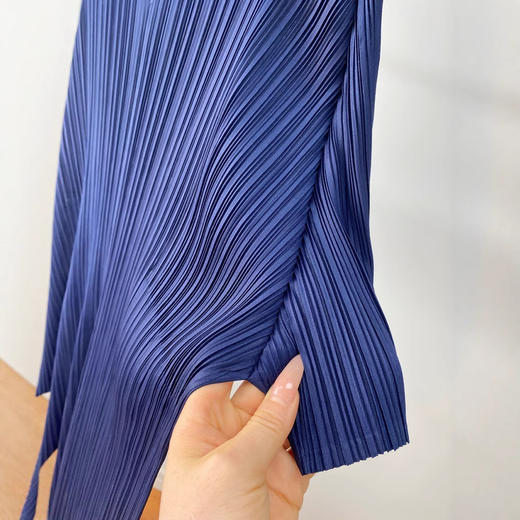 褶皱V领连衣裙！ 25年夏新款气质中长款对叠袖百褶裙大码宽松款！ 商品图2