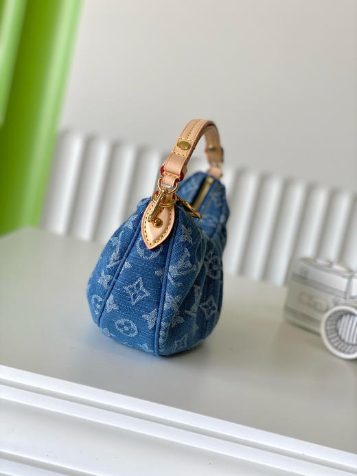 夏季特惠💰720 原单LV M13571 尺寸：21×15×7cm POCHETTE VALLEY 牛仔布手提包 变码芯片 商品图1