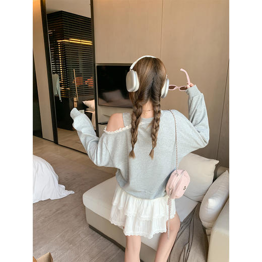 【149元任选2件】现货！蕾丝拼接露肩字母卫衣 商品图4