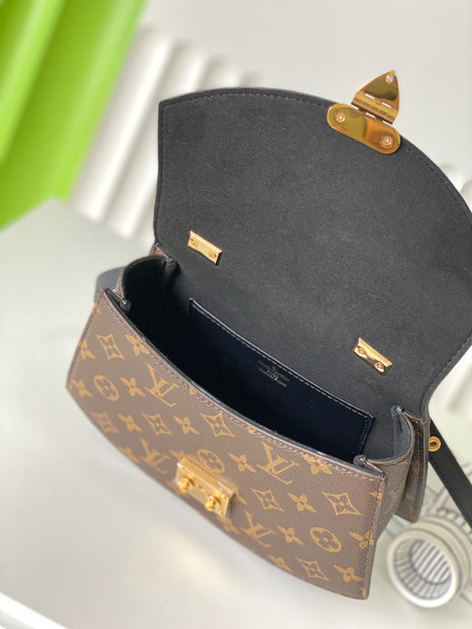 夏季特惠💰800 原单LV M46548 尺寸：24×18×7cm SAC TILSITT 扇子包 变码芯片 商品图7