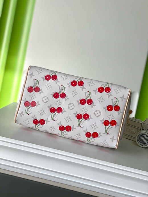 夏季特惠💰950 原单LV M14238 尺寸：30×21×17cm Speedy Soft 樱桃枕头包 变码芯片 商品图3