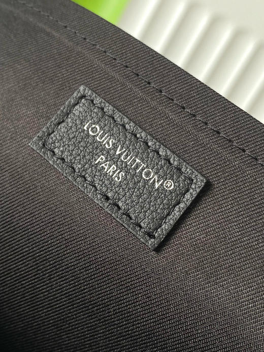 夏季特惠💰580 原单LV M14926 尺寸：30×21×7.5cm Pochette Voyage 手拿包 变码芯片 商品图8