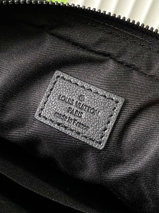 夏季特惠💰980 原单LV M46602 尺寸：25×18.5×7cm TRIO 全皮三件套邮差包 变码芯片 商品图8