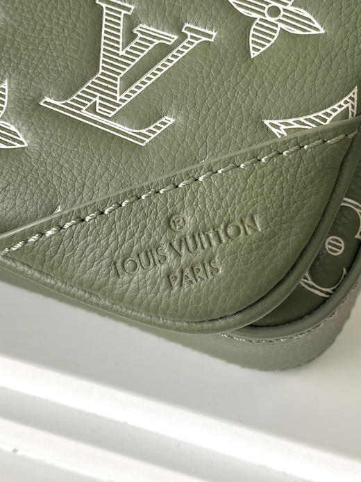 夏季特惠💰980 原单LV M12490 尺寸：25×18.5×7cm TRIO 全皮三件套邮差包 变码芯片 商品图4