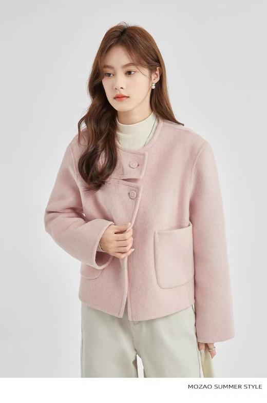 【高端系列】手工定制2253款69.2%绵羊毛短款樱花粉双面尼外套-喜出 商品图3