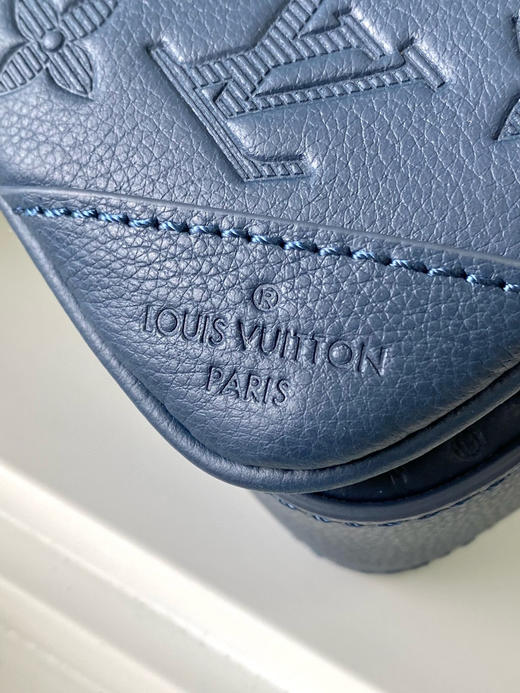 夏季特惠💰980 原单LV M14785 尺寸：25×18.5×7cm TRIO 全皮三件套邮差包 变码芯片 商品图4