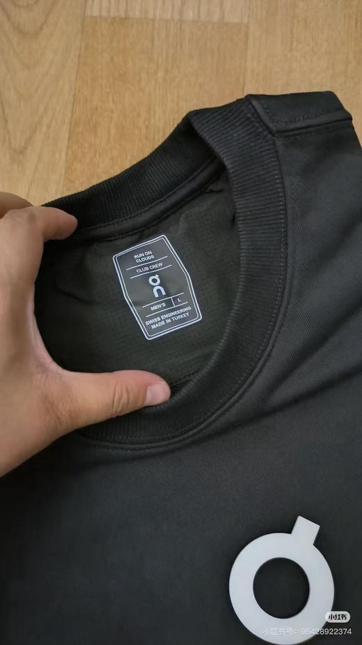 原单正品昂跑 pon Club Crew 运动风圆领卫衣！
380克毛圈，胸前大硅胶标极简，不饱和配色，很适合日常穿搭。情侣款。
尺码s m l xl 
颜色灰色 黑色 商品图5