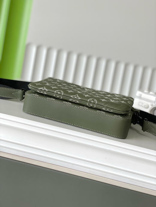 夏季特惠💰980 原单LV M12490 尺寸：25×18.5×7cm TRIO 全皮三件套邮差包 变码芯片 商品图3