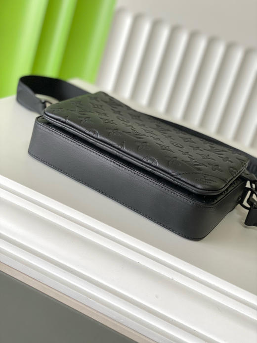 夏季特惠💰980 原单LV M46602 尺寸：25×18.5×7cm TRIO 全皮三件套邮差包 变码芯片 商品图3